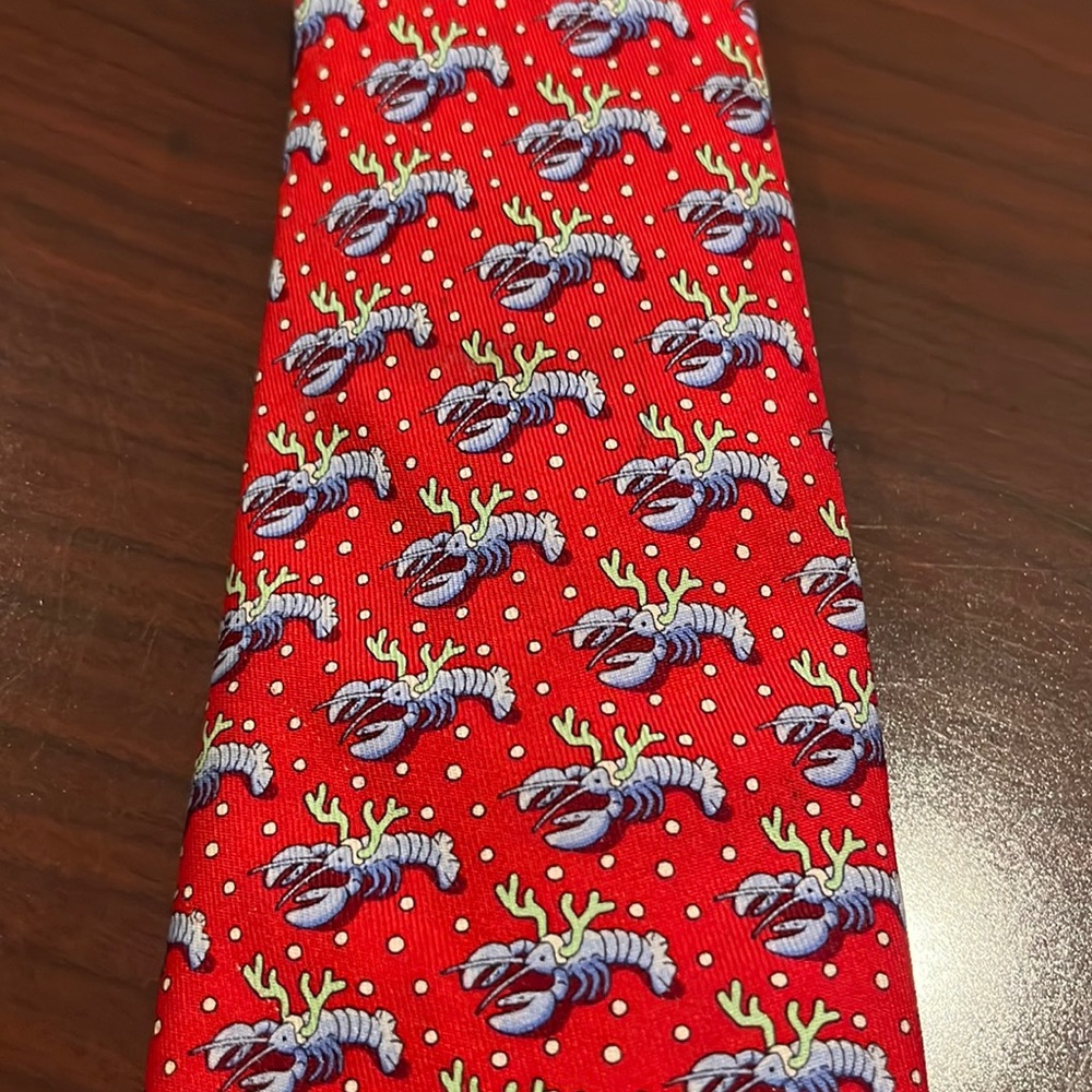 Vineyard Vines lobster antlers tie.